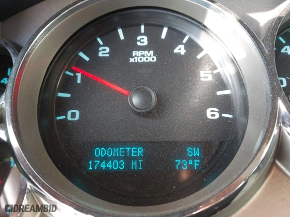 2013 Chevrolet Silverado 1500 LT with VIN 1GCRCSE09DZ338310, listed as a IAAI auction lot 41509184 with 174,403 mi miles. Bid and sale history available at carsss.com. Image 7.