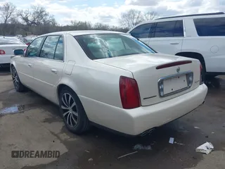 2003 Cadillac DeVille z VIN 1G6KD54Y13U208351, wystawiony jako IAAI lot #41889713 z przebiegiem 132 774 mil mil oraz . Historia ofert i sprzedaży dostępna na DreamBid. Obrazek 3.