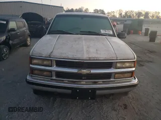 1996 Chevrolet Suburban z VIN 3GNFK16R7TG124404, wystawiony jako Copart lot #77361264 z przebiegiem 256 935 mil mil oraz Szkoda całkowita • Salvage title. Historia ofert i sprzedaży dostępna na DreamBid. Obrazek 5.