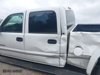 2002 GMC Sierra 2500HD SLE with VIN 1GTHK23172F182552, listed as a IAAI auction lot 41945511 with 290,925 mi miles. Bid and sale history available at carsss.com. Image 14.