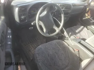 1998 GMC Sonoma SLS w/1SJ Pkg with VIN 1GTCT19W8W8532706, listed as a Copart auction lot 86663874 with 185,800 mi miles and Salvage Title. Bid and sale history available at carsss.com. Image 8.