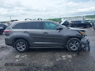 2014 Toyota Highlander XLE z VIN 5TDJKRFH6ES006521, wystawiony jako IAAI lot #42289374 z przebiegiem 62 916 mil mil oraz . Historia ofert i sprzedaży dostępna na DreamBid. Obrazek 14.