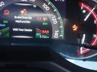 2025 Toyota RAV4 XLE Premium with VIN 2T3A1RFV8SW498844, listed as a IAAI auction lot 42517868 with 5,152 mi miles and . Bid and sale history available at DreamBid. Image 7.