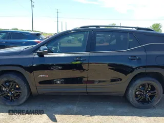 2024 GMC Terrain AT4 z VIN 3GKALYEG3RL222343, wystawiony jako IAAI lot #42238637 z przebiegiem 11 837 mil mil oraz . Historia ofert i sprzedaży dostępna na DreamBid. Obrazek 14.