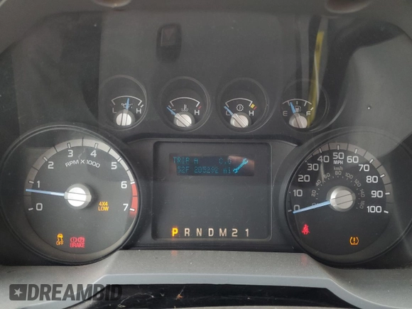 2013 Ford F-350 XL with VIN 1FT8X3B64DEB77676, listed as a Copart auction lot 48233475 with 205,292 mi miles and Clean title. Bid and sale history available at DreamBid. Image 9.
