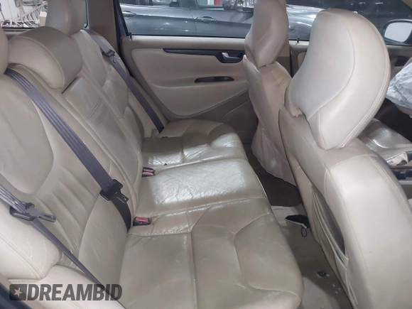2002 Volvo V70 with VIN YV1SW61R721181578, listed as a IAAI auction lot 41620282 with 260,803 mi miles. Bid and sale history available at carsss.com. Image 8.