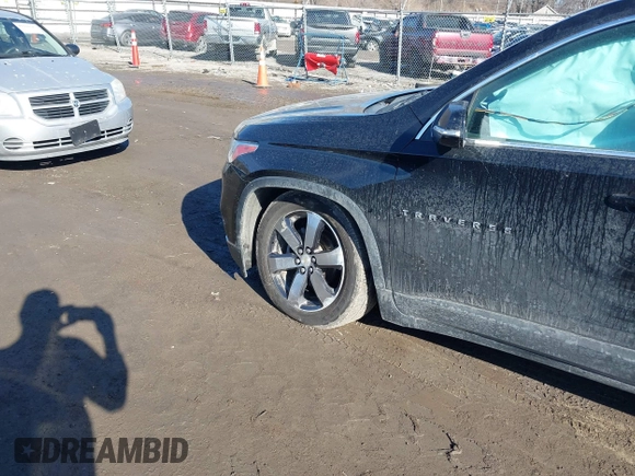 2018 Chevrolet Traverse LT Leather with VIN 1GNEVHKW3JJ260483, listed as a IAAI auction lot 41636632 with 103,348 mi miles. Bid and sale history available at carsss.com. Image 6.