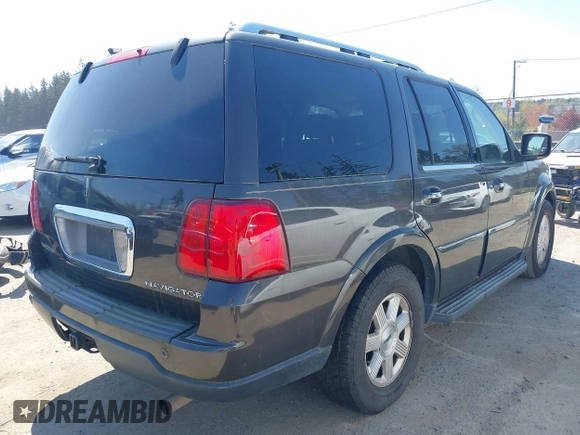 2005 Lincoln Navigator Luxury z VIN 5LMFU27535LJ04900, wystawiony jako IAAI lot #42050316 z przebiegiem 293 904 mil mil oraz . Historia ofert i sprzedaży dostępna na DreamBid. Obrazek 4.