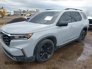 2024 Honda Pilot Touring z VIN 5FNYG1H71RB005034, wystawiony jako IAAI lot #42371878 z przebiegiem Nie podano mil oraz . Historia ofert i sprzedaży dostępna na DreamBid. Obrazek 2.