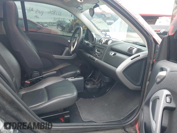2008 Smart fortwo Pure z VIN WMEEJ31X28K121856, wystawiony jako IAAI lot #41944211 z przebiegiem 90 140 mil mil oraz . Historia ofert i sprzedaży dostępna na DreamBid. Obrazek 5.