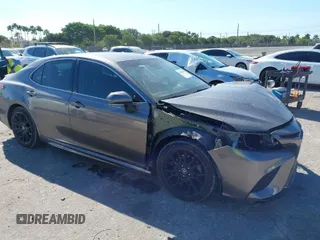 2019 Toyota Camry XSE with VIN 4T1B61HK3KU770042, listed as a IAAI auction lot 41840898 with 101,957 mi miles. Bid and sale history available at carsss.com. Image 1.