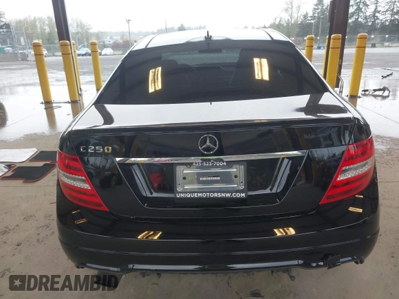 2014 Mercedes-Benz C 250 с VIN WDDGJ4HBXEG169195, выставлен на аукционе IAAI как лот 42013848 с пробегом 95 345 миль миль и . История ставок и продаж доступна на DreamBid. Изображение 17.