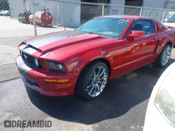 2008 Ford Mustang GT Deluxe z VIN 1ZVHT82H885111628, wystawiony jako IAAI lot #42522595 z przebiegiem 98 043 mil mil oraz . Historia ofert i sprzedaży dostępna na DreamBid. Obrazek 17.