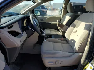 2018 Toyota Sienna LE Auto Access Seat with VIN 5TDKZ3DC3JS961968, listed as a Copart auction lot 76955644 with 28,513 mi miles and Salvage title. Bid and sale history available at DreamBid. Image 7.
