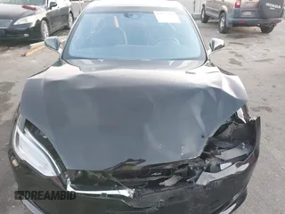 2016 Tesla Model S 90D z VIN 5YJSA1E26GF156108, wystawiony jako IAAI lot #41453148 z przebiegiem 74 717 mil mil oraz . Historia ofert i sprzedaży dostępna na DreamBid. Obrazek 13.