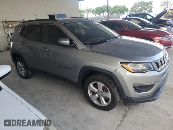 2019 Jeep Compass Altitude with VIN 3C4NJDBB3KT599863, listed as a Copart auction lot 57561965 with 72,482 mi miles and Salvage title. Bid and sale history available at DreamBid. Image 4.