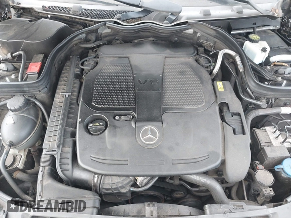 2014 Mercedes-Benz C-Class C 300 Sport with VIN WDDGF8AB5ER318846, listed as a IAAI auction lot 40087045 with 999,999 mi miles. Bid and sale history available at carsss.com. Image 10.