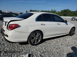 2017 Mercedes-Benz E 300 Luxury z VIN WDDZF4KB2HA054441, wystawiony jako Copart lot #56946975 z przebiegiem 154 968 mil mil oraz Nie do naprawy • Non repairable. Historia ofert i sprzedaży dostępna na DreamBid. Obrazek 3.
