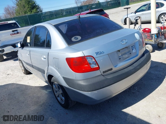 2008 Kia Rio LX with VIN KNADE123X86329097, listed as a IAAI auction lot 41822420 with 180,462 mi miles. Bid and sale history available at carsss.com. Image 3.