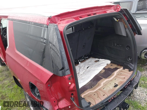 2021 Chevrolet Suburban LT z VIN 1GNSCCKD8MR138864, wystawiony jako IAAI lot #41296984 z przebiegiem Nie podano mil oraz . Historia ofert i sprzedaży dostępna na DreamBid. Obrazek 3.