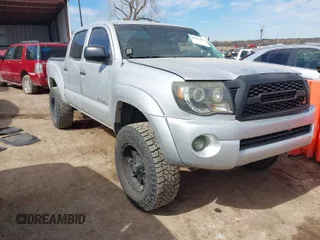 2006 Toyota Tacoma PreRunner z VIN 5TEJU62N56Z317981, wystawiony jako IAAI lot #41647457 z przebiegiem 254 512 mil mil oraz . Historia ofert i sprzedaży dostępna na DreamBid. Obrazek 1.
