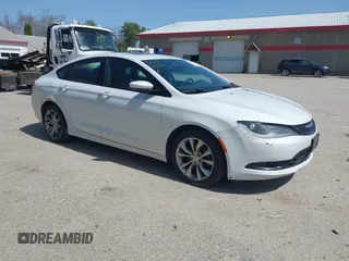 2015 Chrysler 200 S with VIN 1C3CCCBB6FN573571, listed as a IAAI auction lot 42125624 with 171,933 mi miles. Bid and sale history available at carsss.com. Image 1.