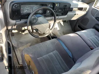 1995 Dodge 2500 z VIN 1B7KF26W1SS168770, wystawiony jako Copart lot #60176385 z przebiegiem 137 970 mil mil oraz Czysty tytuł • Clean title. Historia ofert i sprzedaży dostępna na DreamBid. Obrazek 8.