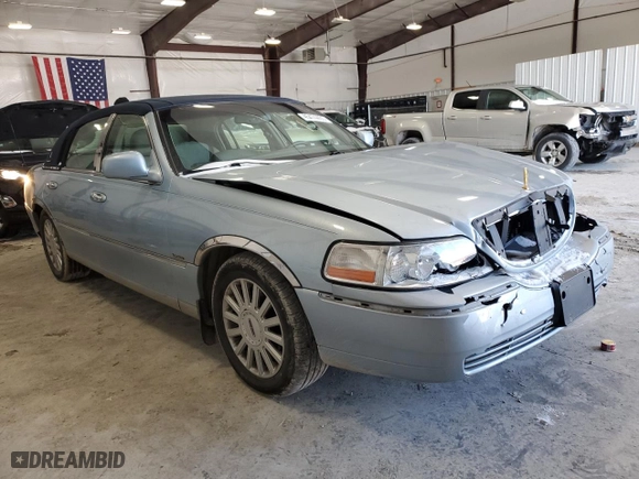 2005 Lincoln Town Car Signature with VIN 1LNHM81W95Y656341, listed as a Copart auction lot 45474405 with 0 mi miles and Salvage Title. Bid and sale history available at carsss.com. Image 4.