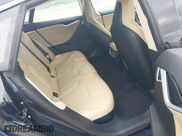 2014 Tesla Model S 60 z VIN 5YJSA1H17EFP33860, wystawiony jako IAAI lot #42471432 z przebiegiem 142 045 mil mil oraz . Historia ofert i sprzedaży dostępna na DreamBid. Obrazek 8.
