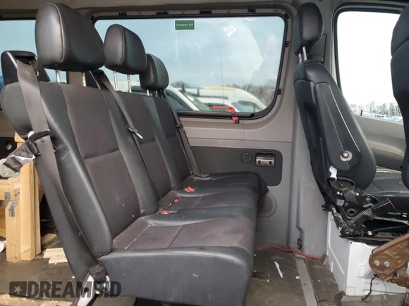 2014 Mercedes-Benz Sprinter with VIN WDZPE8DC9E5852585, listed as a Copart auction lot 84082834 with 378,412 mi miles and Salvage Title. Bid and sale history available at DreamBid. Image 11.