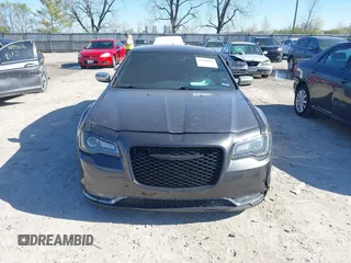 2016 Chrysler 300 S z VIN 2C3CCAGG8GH191481, wystawiony jako IAAI lot #41908050 z przebiegiem 174 575 mil mil oraz . Historia ofert i sprzedaży dostępna na DreamBid. Obrazek 12.