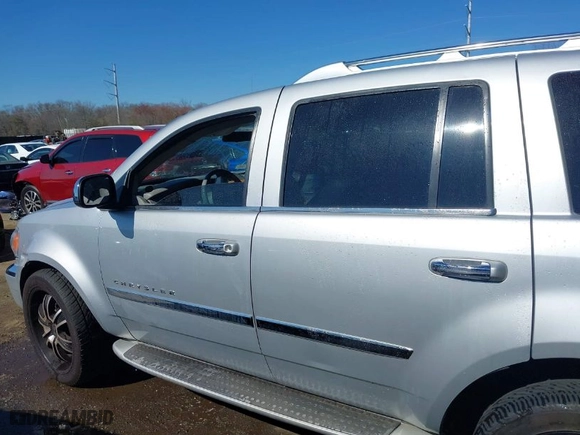 2007 Chrysler Aspen Limited with VIN 1A8HW58207F516492, listed as a IAAI auction lot 41817022 with NaN miles. Bid and sale history available at carsss.com. Image 14.