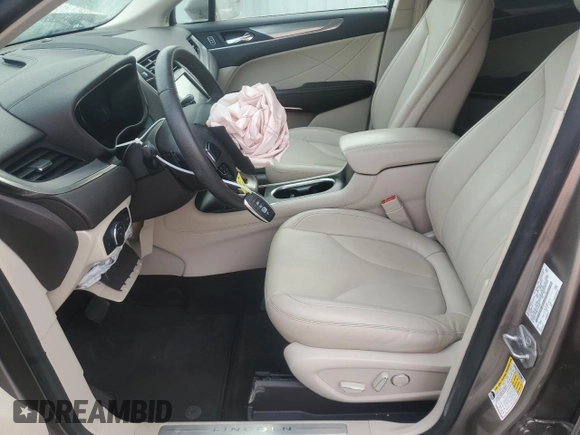 2019 Lincoln MKC Standard z VIN 5LMCJ1C98KUL46098, wystawiony jako Copart lot #51585555 z przebiegiem 54 340 mil mil oraz Nie do naprawy • Non repairable. Historia ofert i sprzedaży dostępna na DreamBid. Obrazek 7.