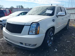 2008 Cadillac Escalade EXT with VIN 3GYFK62808G251001, listed as a IAAI auction lot 41597855 with 142563 miles. Bid and sale history available at carsss.com. Image 18.