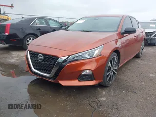 2020 Nissan Altima 2.5 SR with VIN 1N4BL4CVXLC186704, listed as a IAAI auction lot 41905204 with 67,102 mi miles. Bid and sale history available at carsss.com. Image 2.