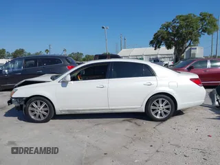 2007 Toyota Avalon XL z VIN 4T1BK36B77U223227, wystawiony jako IAAI lot #42130436 z przebiegiem 130 211 mil mil oraz . Historia ofert i sprzedaży dostępna na DreamBid. Obrazek 15.