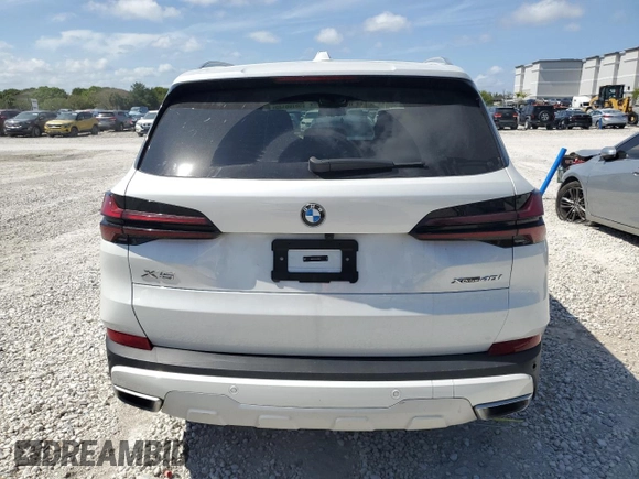 2024 BMW X5 xDrive40i z VIN 5UX23EU04R9T59544, wystawiony jako Copart lot #55708135 z przebiegiem 23 706 mil mil oraz Tytuł czysty. Historia ofert i sprzedaży dostępna na DreamBid. Obrazek 6.
