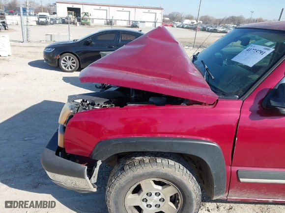 2005 Chevrolet Silverado 1500 LS with VIN 2GCEK13T551143145, listed as a IAAI auction lot 41775791 with 181,147 mi miles. Bid and sale history available at carsss.com. Image 18.