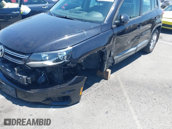 2015 Volkswagen Tiguan SE with VIN WVGAV7AX8FW542393, listed as a IAAI auction lot 42631986 with 132,168 mi miles and . Bid and sale history available at DreamBid. Image 6.