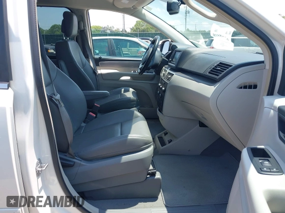2011 Volkswagen Routan SE with VIN 2V4RW3DG3BR641964, listed as a IAAI auction lot 42758818 with 119,247 mi miles and . Bid and sale history available at DreamBid. Image 5.