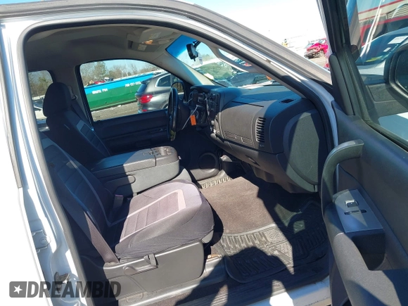 2009 Chevrolet Silverado 1500 with VIN 2GCEC23J391139098, listed as a IAAI auction lot 41440718 with 143,000 mi miles and . Bid and sale history available at DreamBid. Image 4.