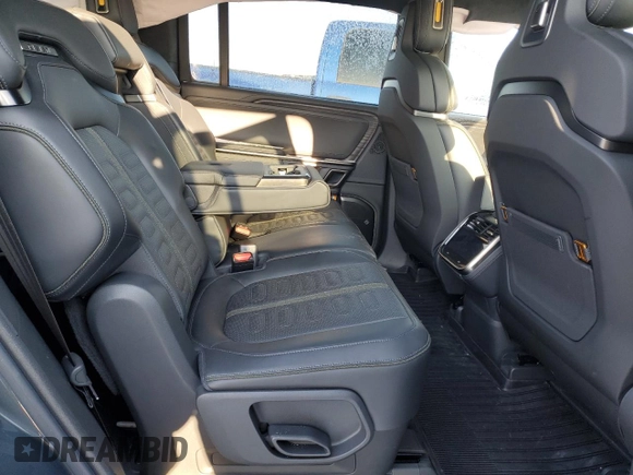 2024 Rivian R1S Adventure z VIN 7PDSGABA1RN043089, wystawiony jako Copart lot #43860515 z przebiegiem Nie podano mil oraz Nie do naprawy. Historia ofert i sprzedaży dostępna na DreamBid. Obrazek 11.