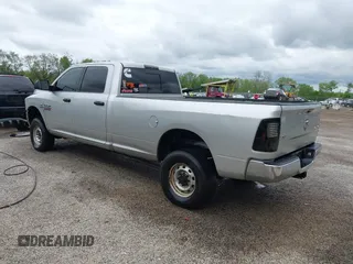 2013 Ram 2500 SLT z VIN 3C6UR5JL9DG571444, wystawiony jako IAAI lot #42210589 z przebiegiem 143 029 mil mil oraz . Historia ofert i sprzedaży dostępna na DreamBid. Obrazek 3.