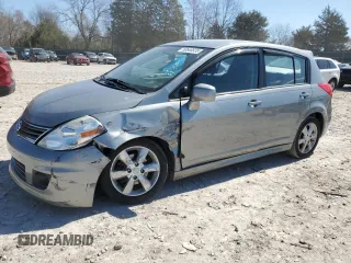 2011 Nissan Versa SL z VIN 3N1BC1CP1BL507254, wystawiony jako Copart lot #50992275 z przebiegiem 93 679 mil mil oraz Czysty tytuł • Clean title. Historia ofert i sprzedaży dostępna na DreamBid. Obrazek 1.