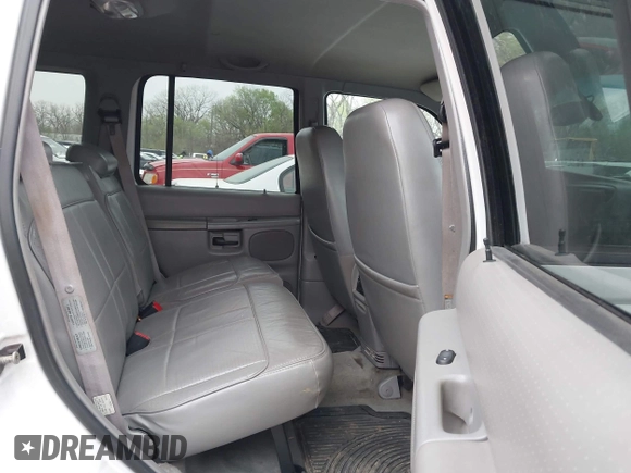 1998 Ford Explorer XL z VIN 1FMZU34E0WZB57112, wystawiony jako IAAI lot #41939205 z przebiegiem 171 982 mil mil oraz . Historia ofert i sprzedaży dostępna na DreamBid. Obrazek 8.