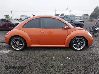 2010 Volkswagen New Beetle Coupe with VIN 3VWRG3AG3AM024689, listed as a IAAI auction lot 41037756 with 102,180 mi miles. Bid and sale history available at carsss.com. Image 13.