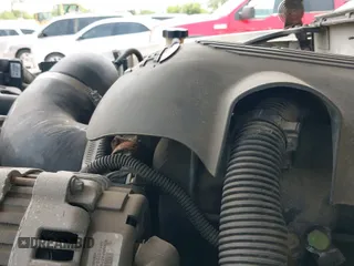 2002 Chevrolet Silverado 1500HD LS z VIN 1GCGK13U72F183202, wystawiony jako IAAI lot #42501324 z przebiegiem 257 756 mil mil oraz . Historia ofert i sprzedaży dostępna na DreamBid. Obrazek 12.