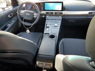 2023 Hyundai NEXO Limited z VIN KM8J84A6XPU034372, wystawiony jako Copart lot #46191835 z przebiegiem 21 507 mil mil oraz Szkoda całkowita • Salvage title. Historia ofert i sprzedaży dostępna na DreamBid. Obrazek 8.