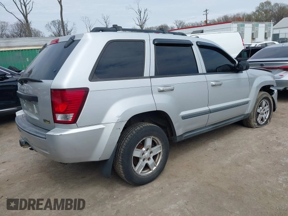 2007 Jeep Grand Cherokee Laredo with VIN 1J8HR48P77C570936, listed as a IAAI auction lot 41945531 with 200,821 mi miles. Bid and sale history available at carsss.com. Image 4.