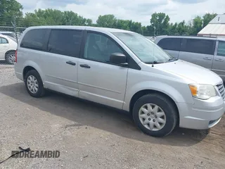 2008 Chrysler Town & Country LX z VIN 2A8HR44H98R844953, wystawiony jako IAAI lot #42517387 z przebiegiem 277 425 mil mil oraz . Historia ofert i sprzedaży dostępna na DreamBid. Obrazek 1.